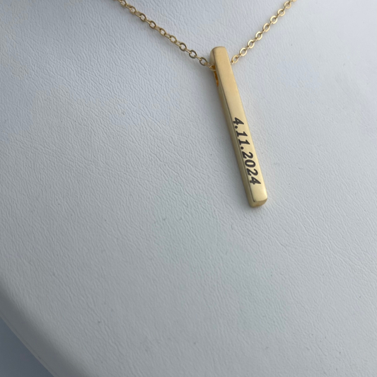 قلادة بار عمودية بنقش اسم تاريخ مخصص