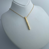 قلادة بار عمودية بنقش اسم  تاريخ مخصص