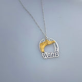 قلادة اسم بحلية الحصان – تصميم فاخر مطلي بالفضة والذهب