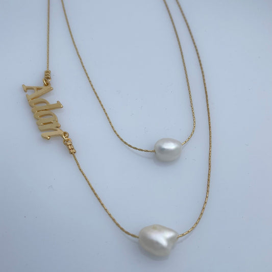 قلادة اسم مزدوجة باللؤلؤ مطلية بالذهب