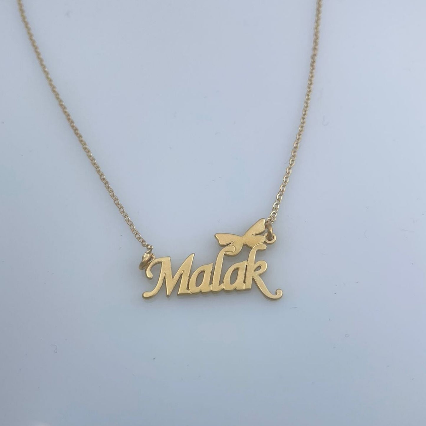 قلادة اسم  مع فراشة